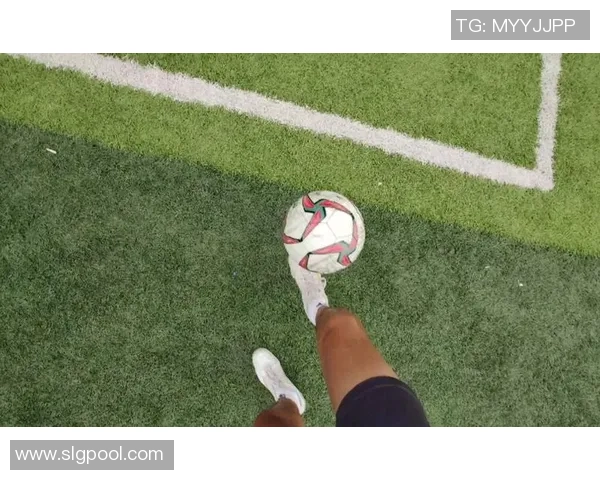 挑战足球明星同款颠球技巧一起体验运动的乐趣与魅力