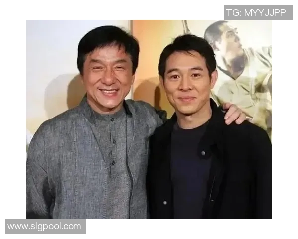 成龙与足球明星同框合影展现友谊与激情的精彩瞬间 成龙与足球明星同框合影展现友谊与激情的精彩瞬间