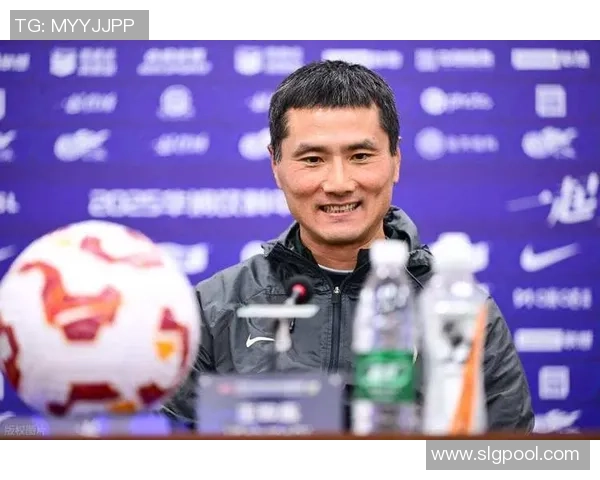 新疆籍足球明星年薪突破百万引发热议助力地方足球发展