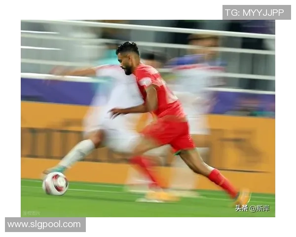 昔日足球明星重返赛场卡塔尔展现风采引发球迷热烈追忆与欢呼