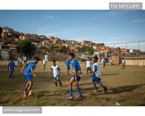 最会秀的足球明星们在绿茵场上的华丽瞬间与精彩表现