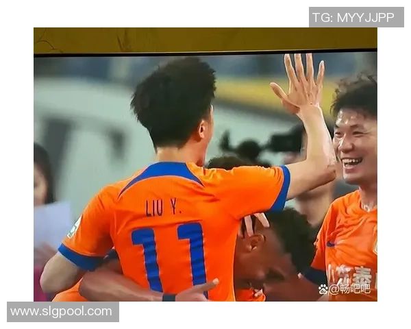 曾在香港挥洒汗水的足球明星们的精彩故事与回忆