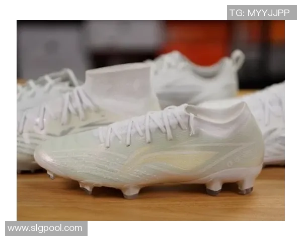 李宁足球明星鞋助力运动员展现卓越风采与激情活力的完美选择